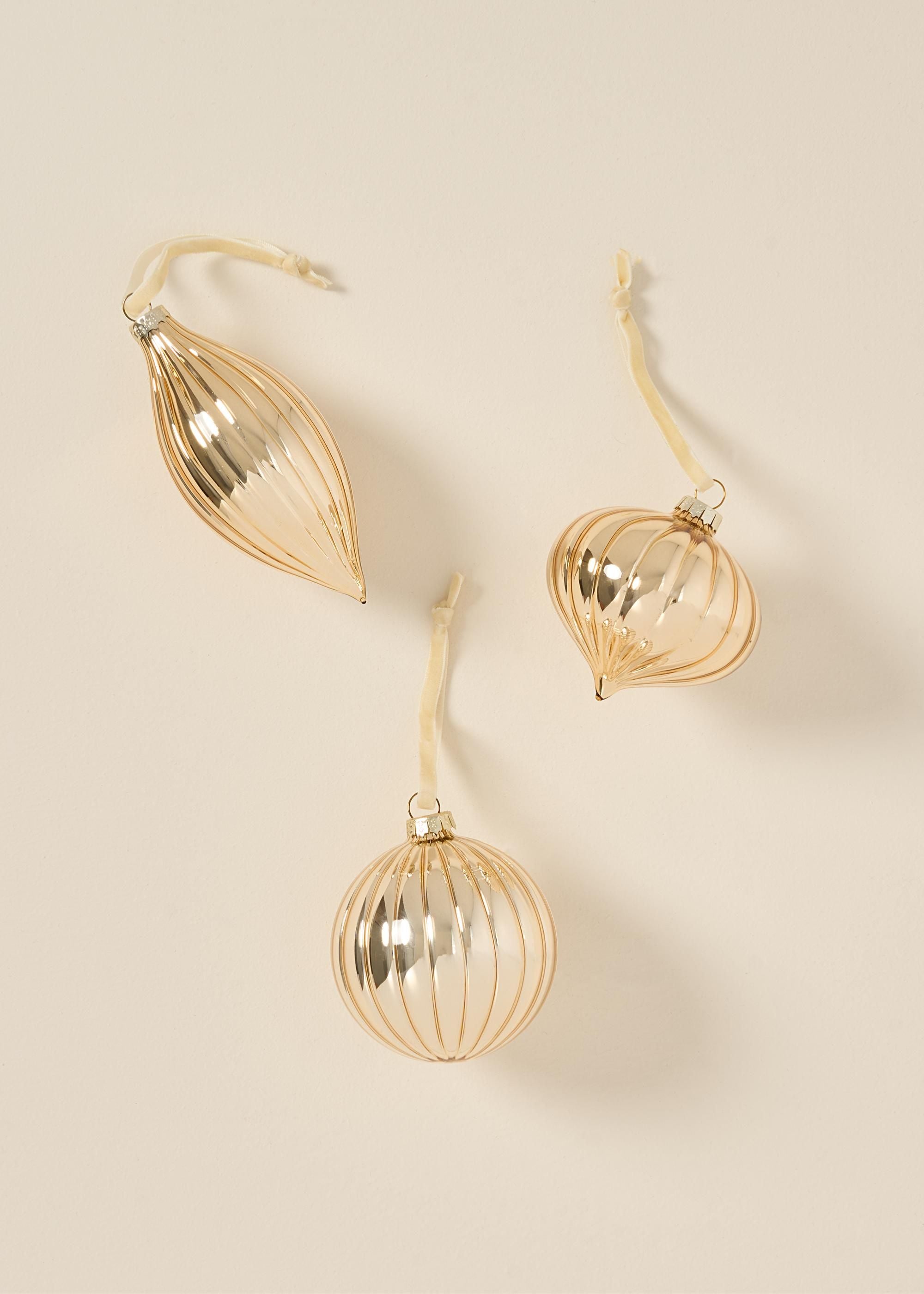 TRULY LIFESTYLE GOLD GLASS SET OF THREE CHRISTMAS BAUBLES