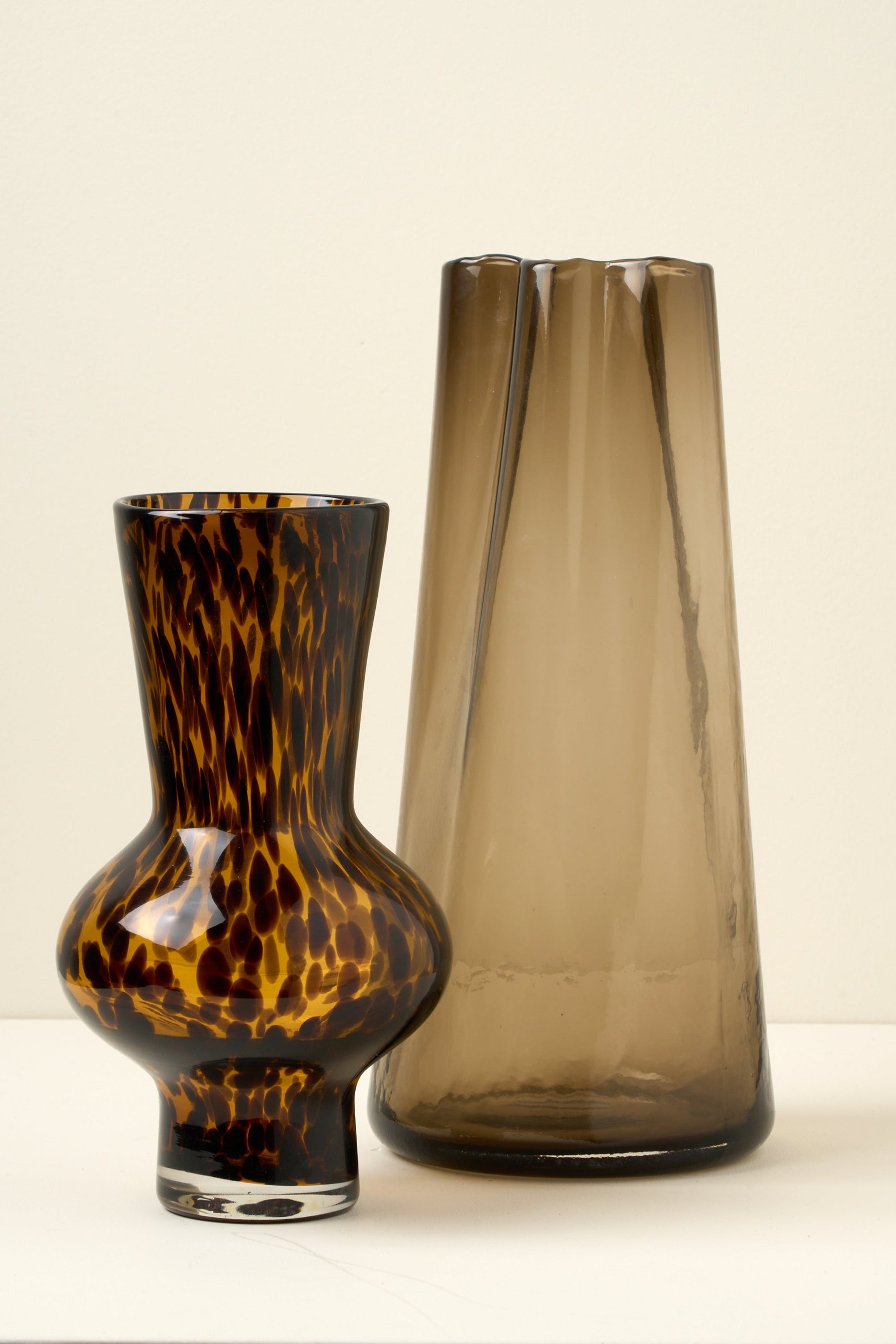 truly lifestyle tortoise shell glass vase with scalloped vase