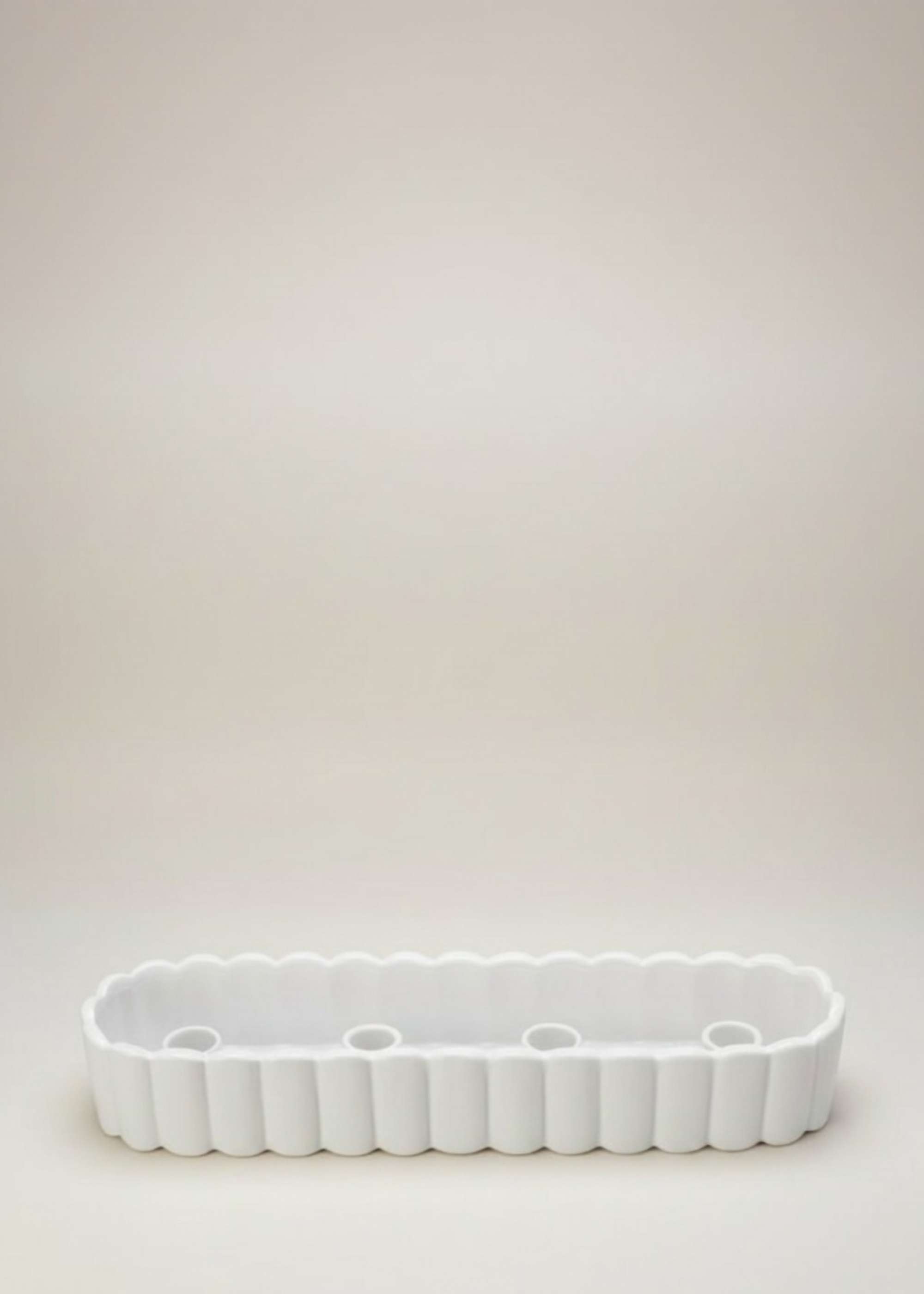 TRULY LIFESTYLE WHITE CANDLE HOLDER