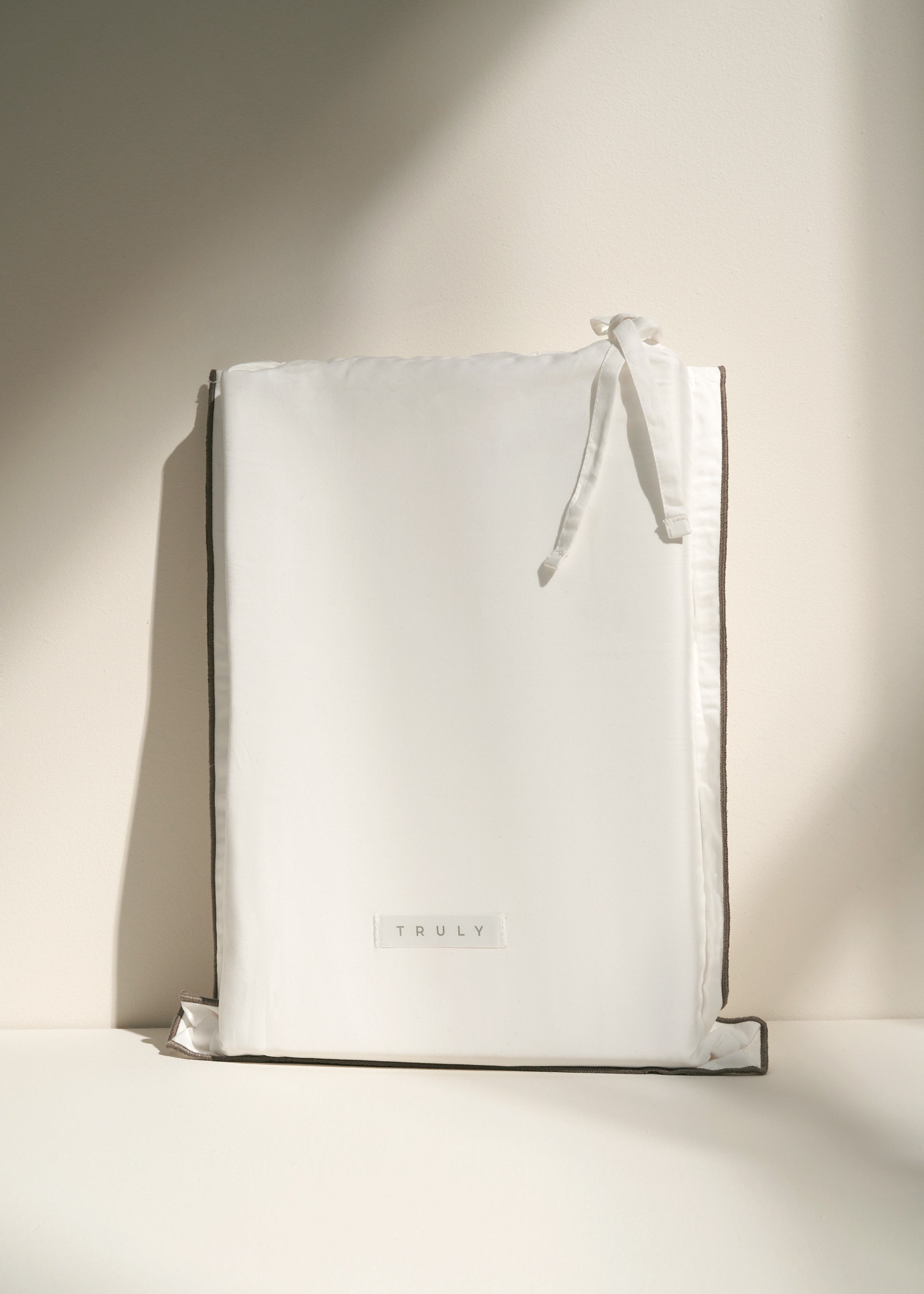 TRULY LIFESTYLE EMBROIDERED EDGE WHITE DUVET COVER IN BAG