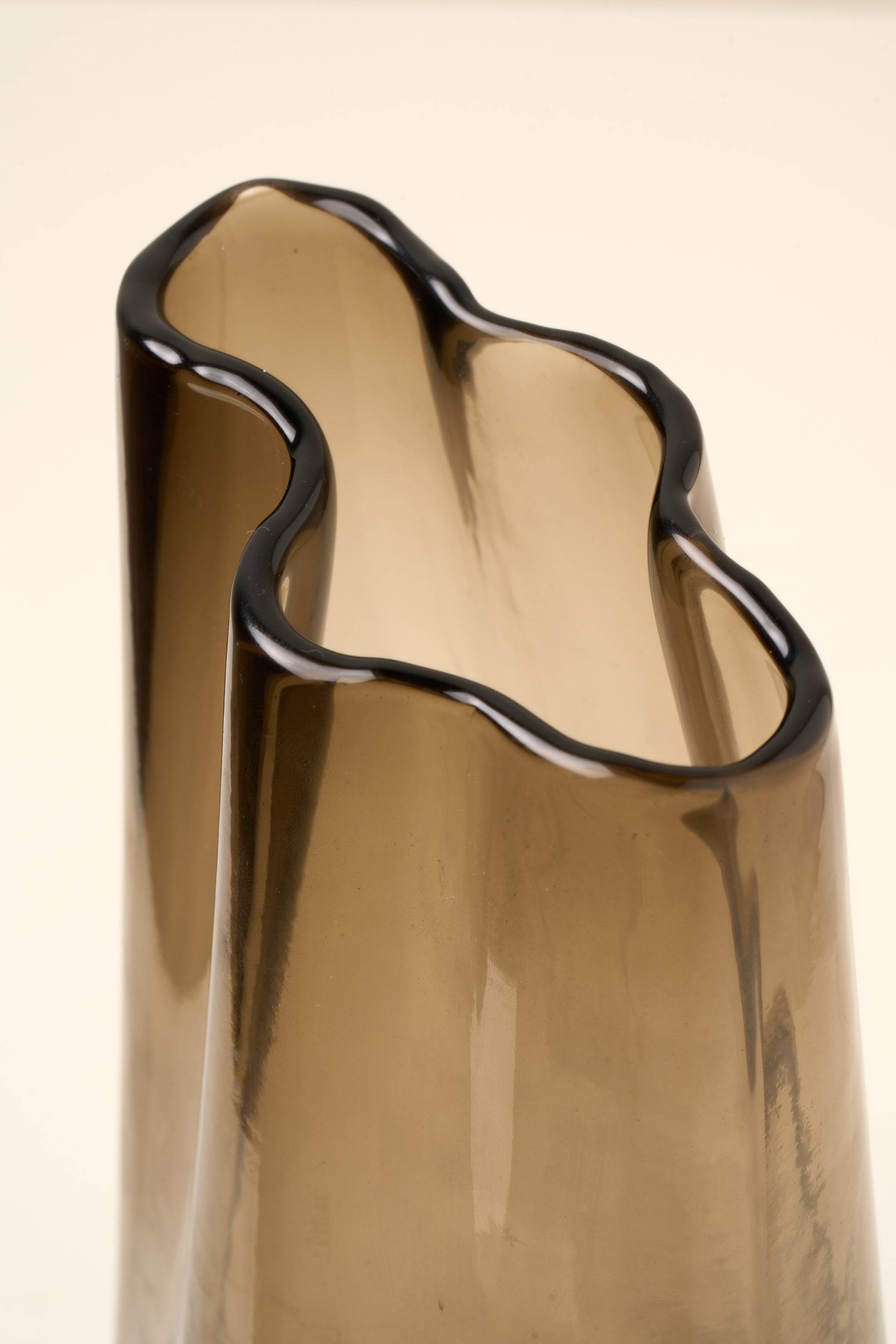 TRULY LIFESTYLE BROWN SCALLOPED VASE CLOSE UP