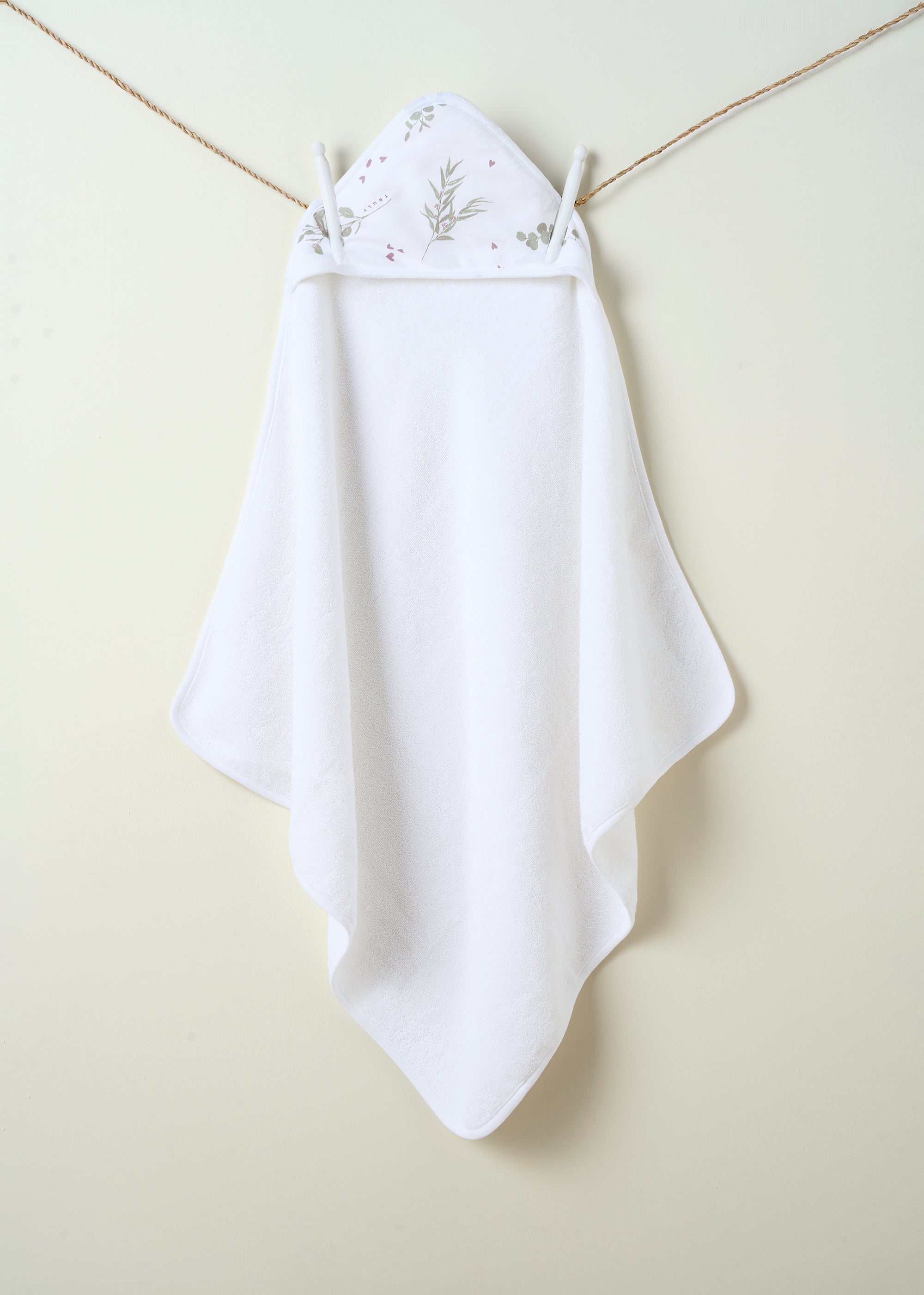 TRULY LIFESTYLE WHITE BABY TOWEL WITH HOOD HANGING