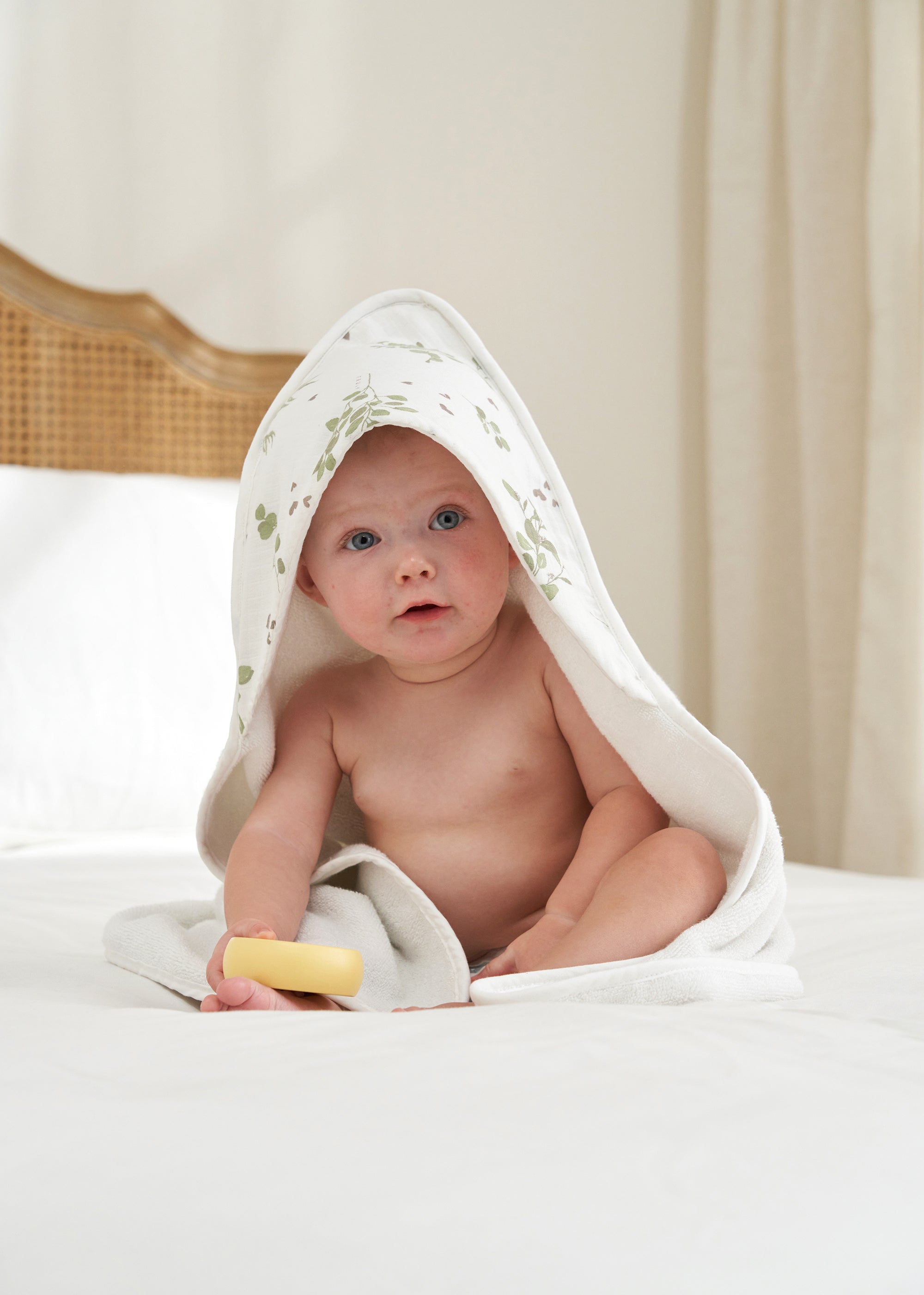 TRULY LIFESTYLE WHITE BABY TOWEL WITH HOOD ON BABY