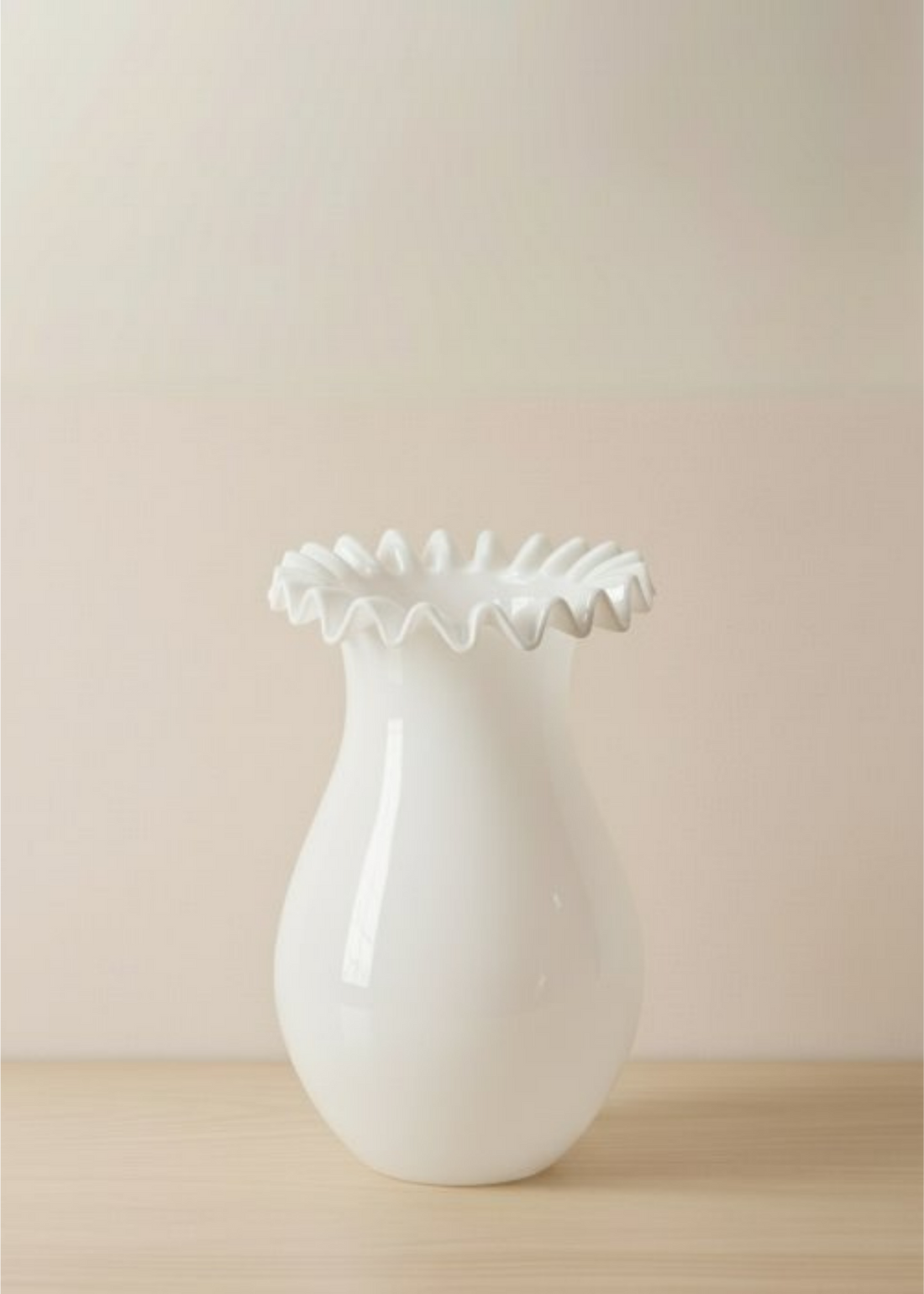 TRULY LIFESTYLE WHITE SCALLOPED EDGE VASE