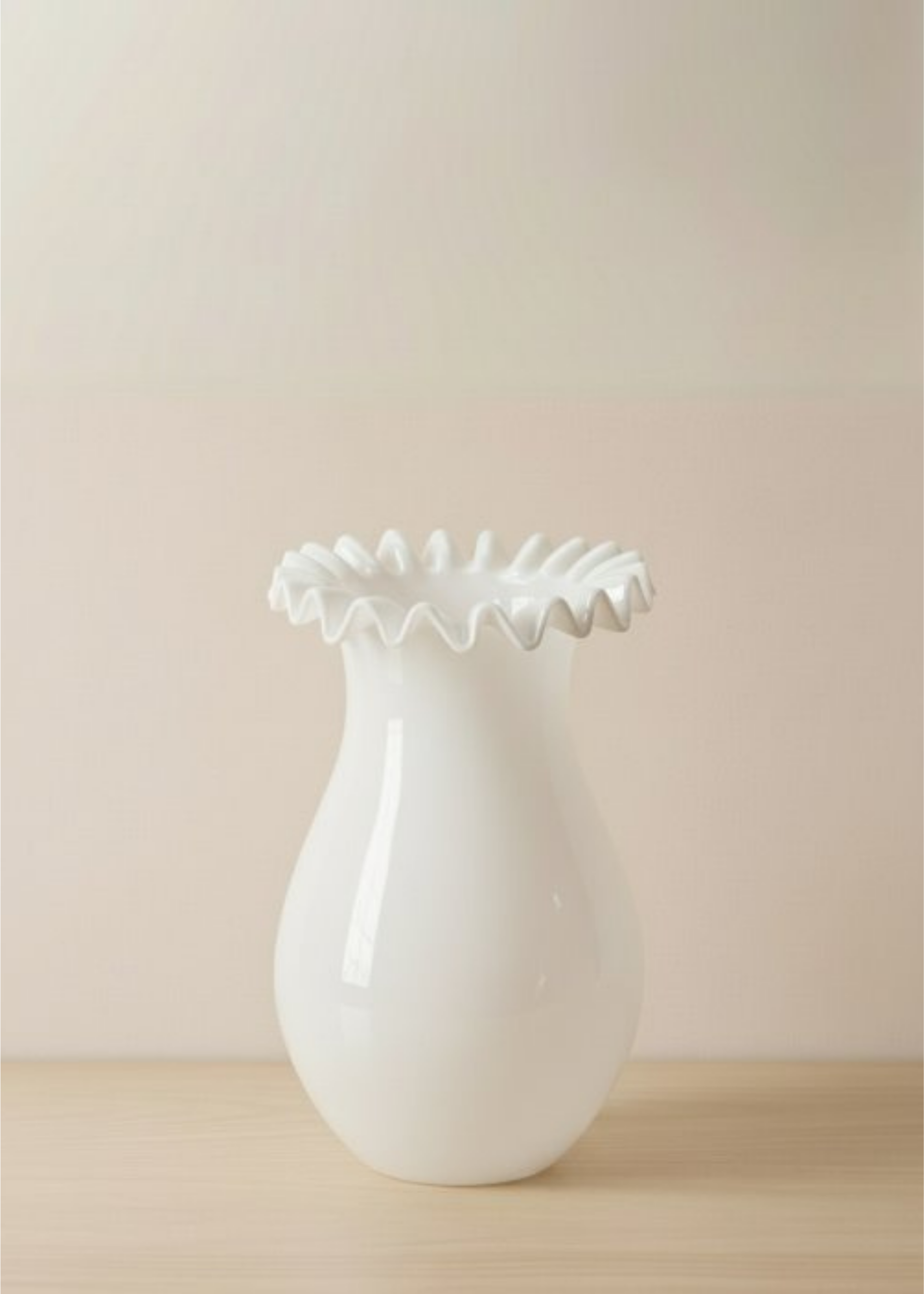 TRULY LIFESTYLE WHITE SCALLOPED EDGE VASE