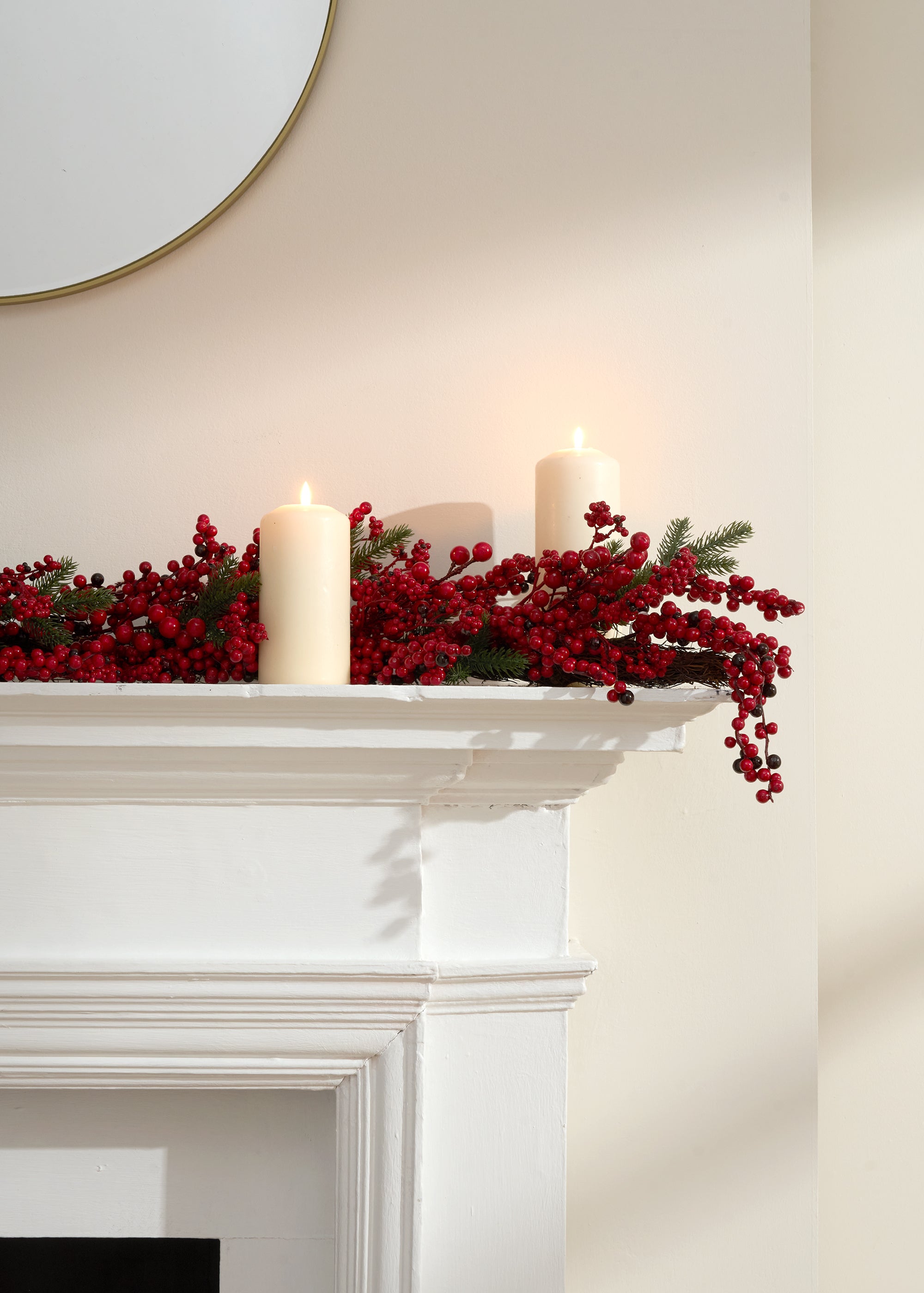 TRULY LIFESTYLE RED BERRY CHRISTMAS GARLAND ON MANTEL
