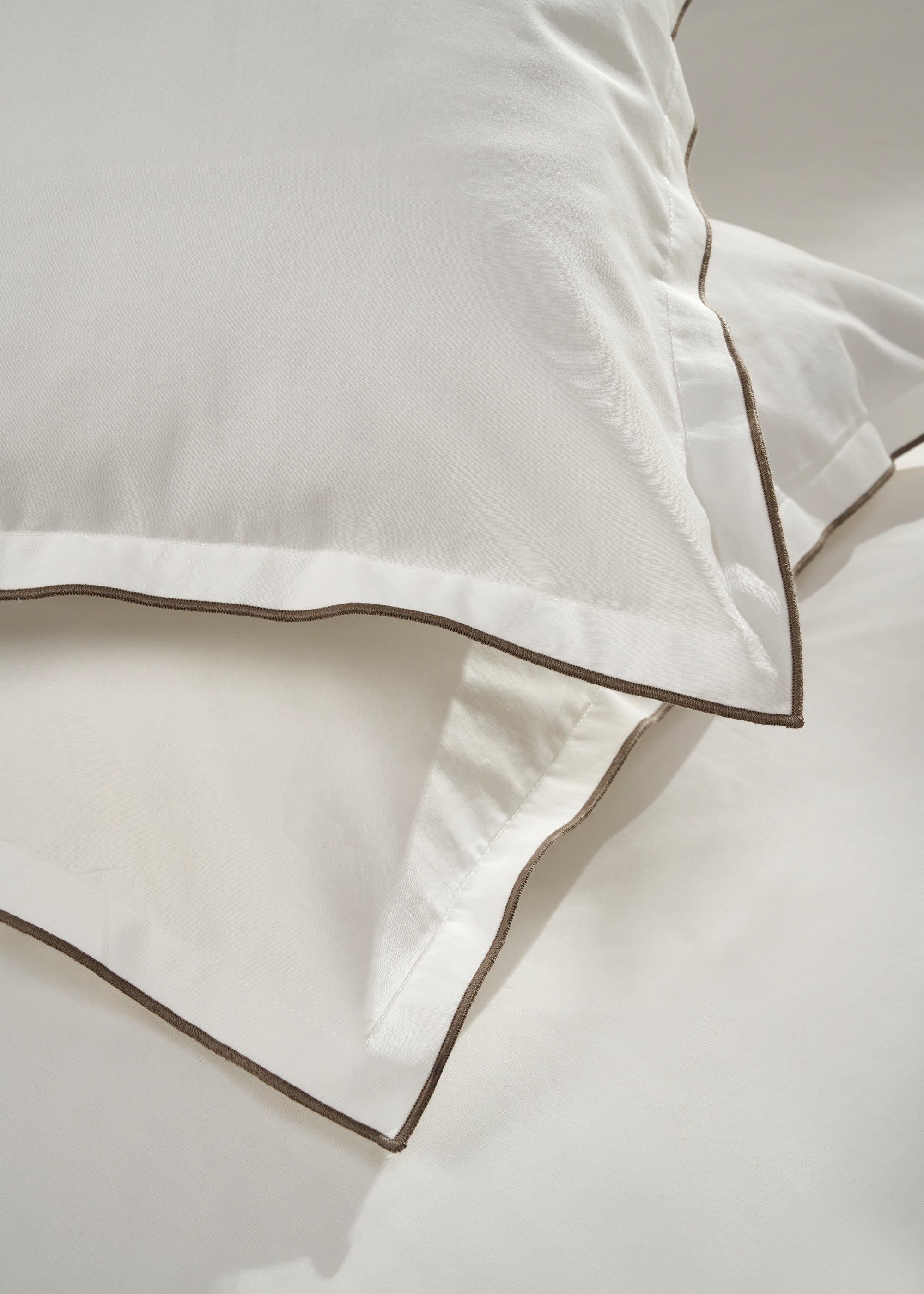 TRULY LIFESTYLE WHITE EMBROIDERED EDGE PILLOWCASES