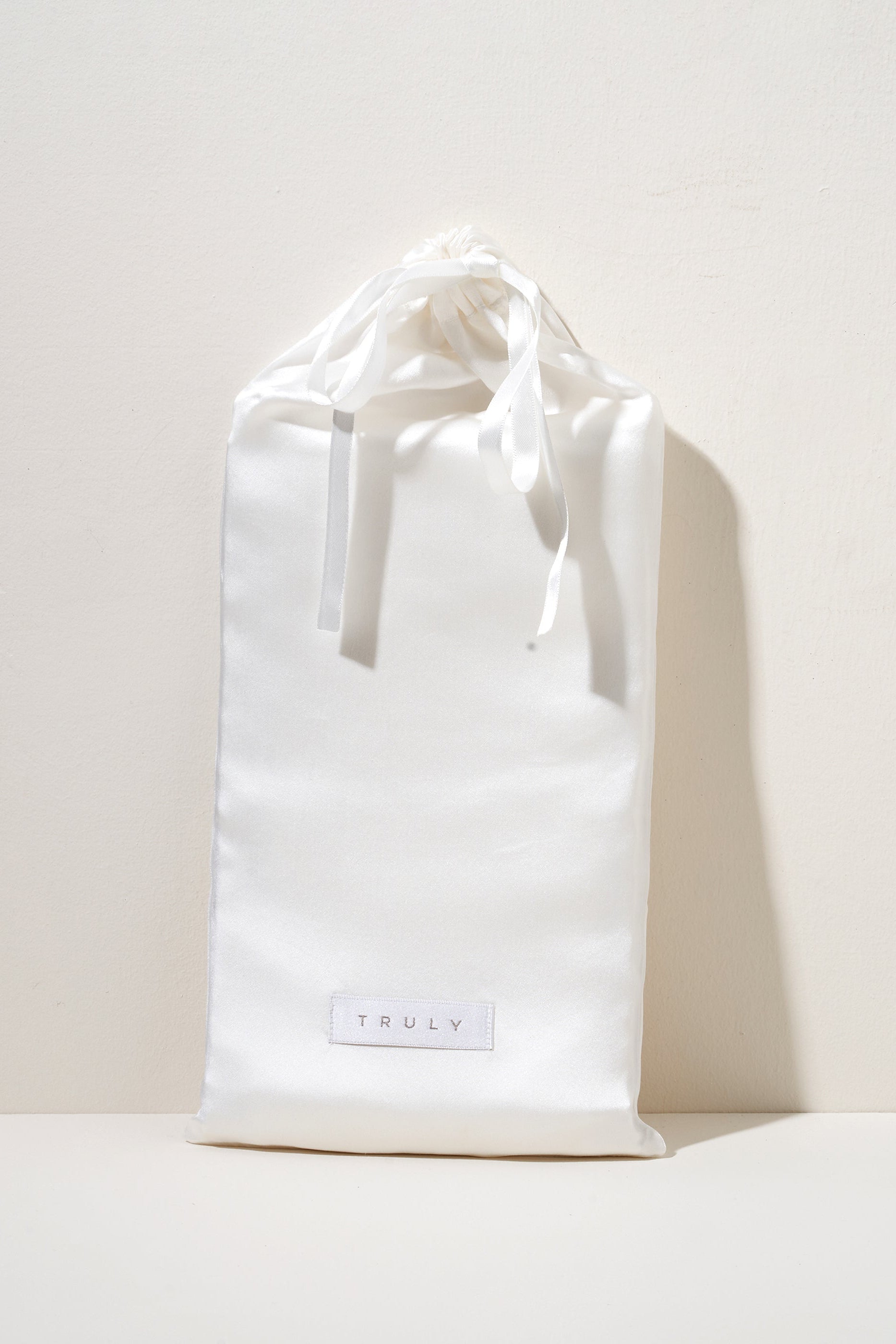Truly Lifestyle Ivory Silk Pillowcase In Silk Bag