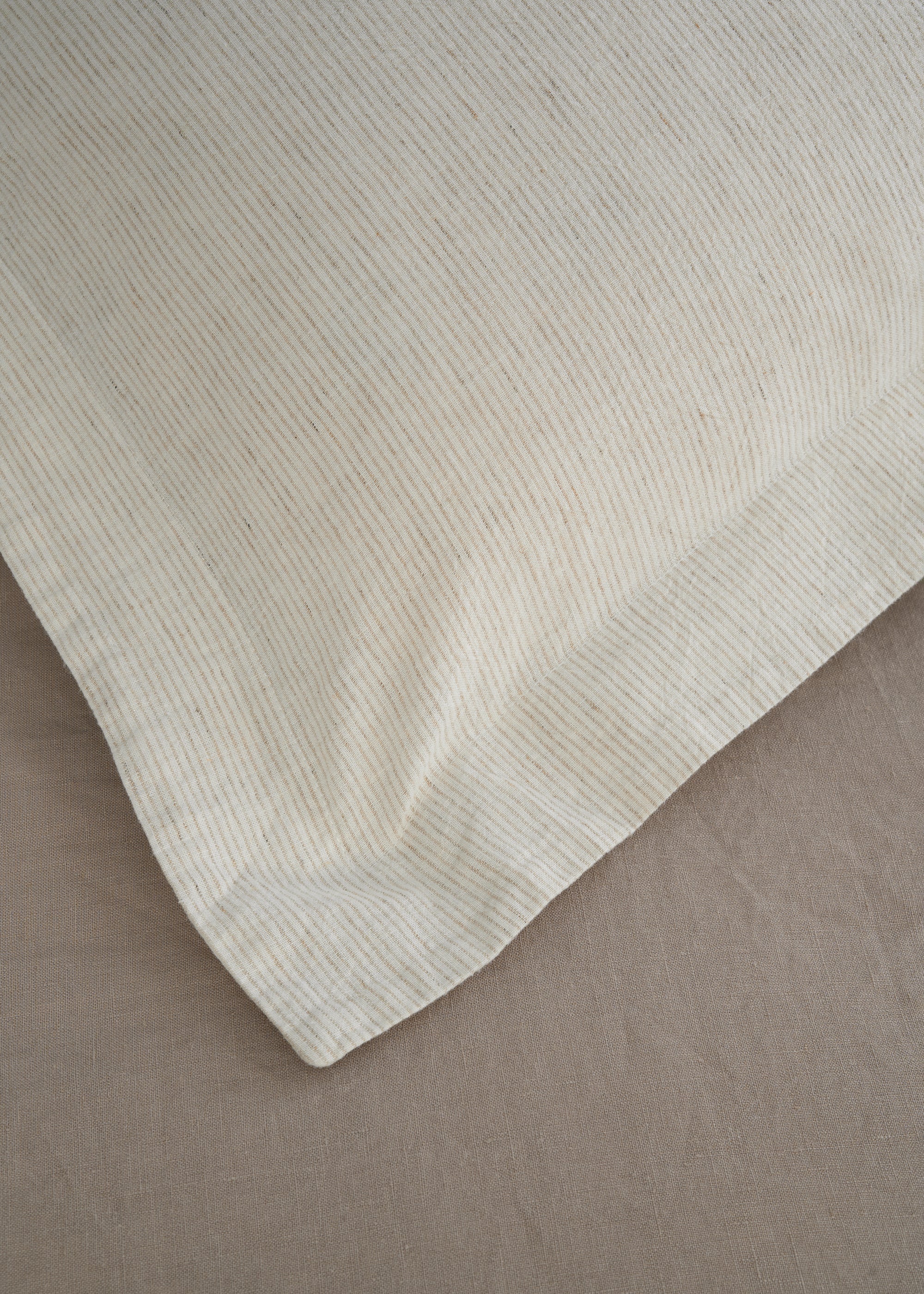 TRULY LIFESTYLE STRIPED OXFORD PILLOWCASE CLOSE UP