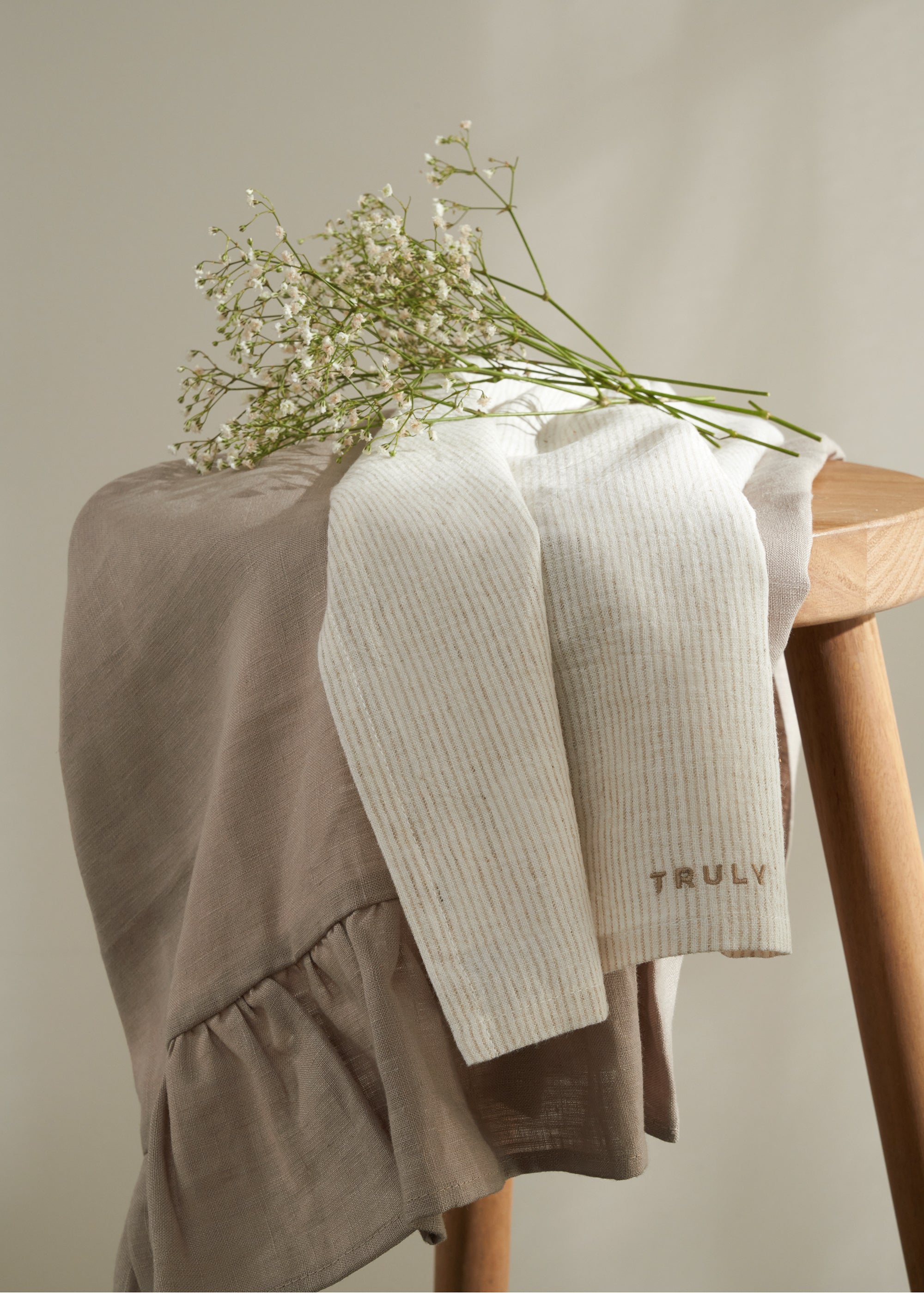 TRULY LIFESTYLE SET OF TWO STRIPED LINEN TEA TOWEL WITH TAUPE LINEN TEA TOWEL