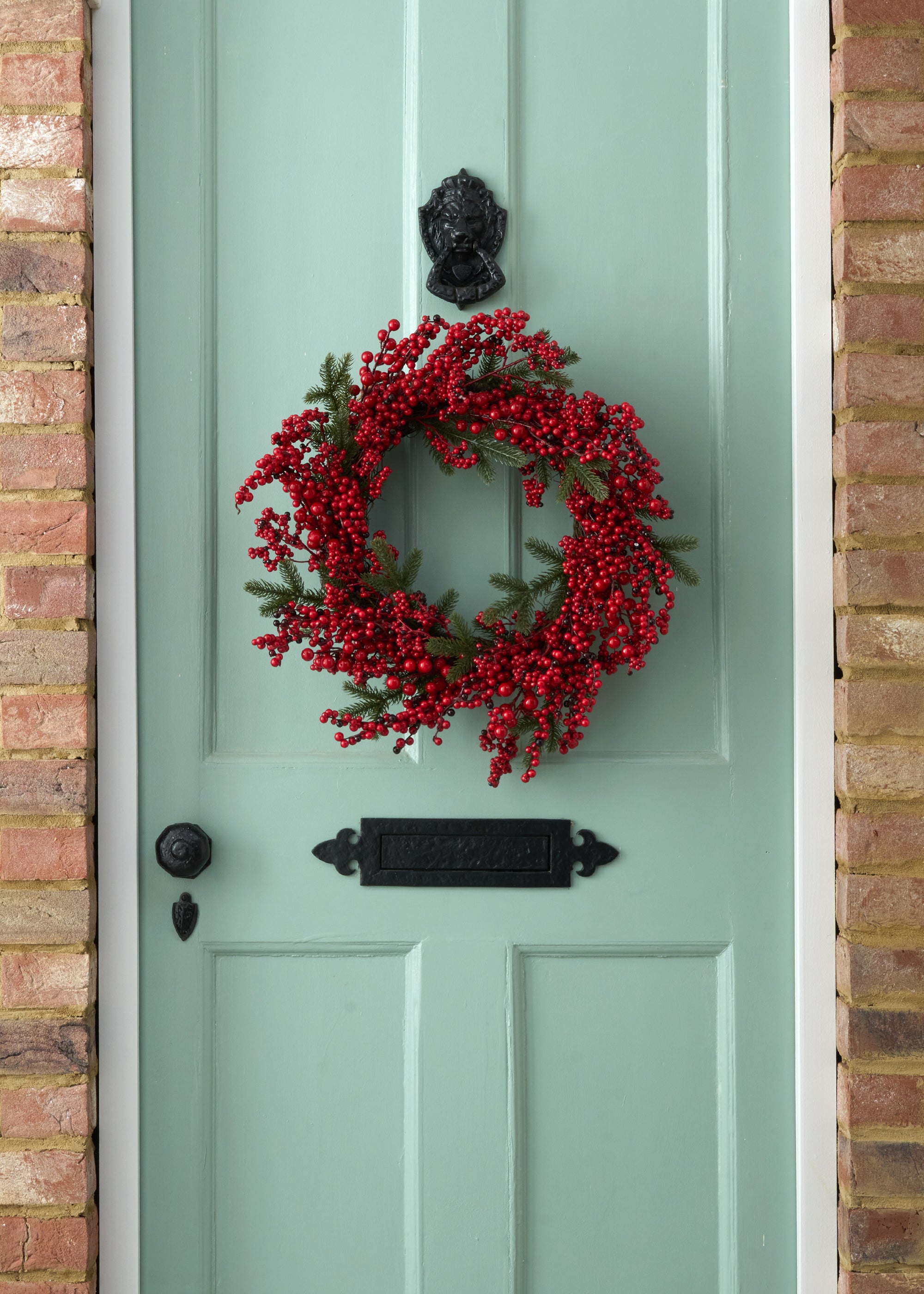 TRULY LIFESTYLE CHRISTMAS WREATH WITH RED BERRIES ON DOOR