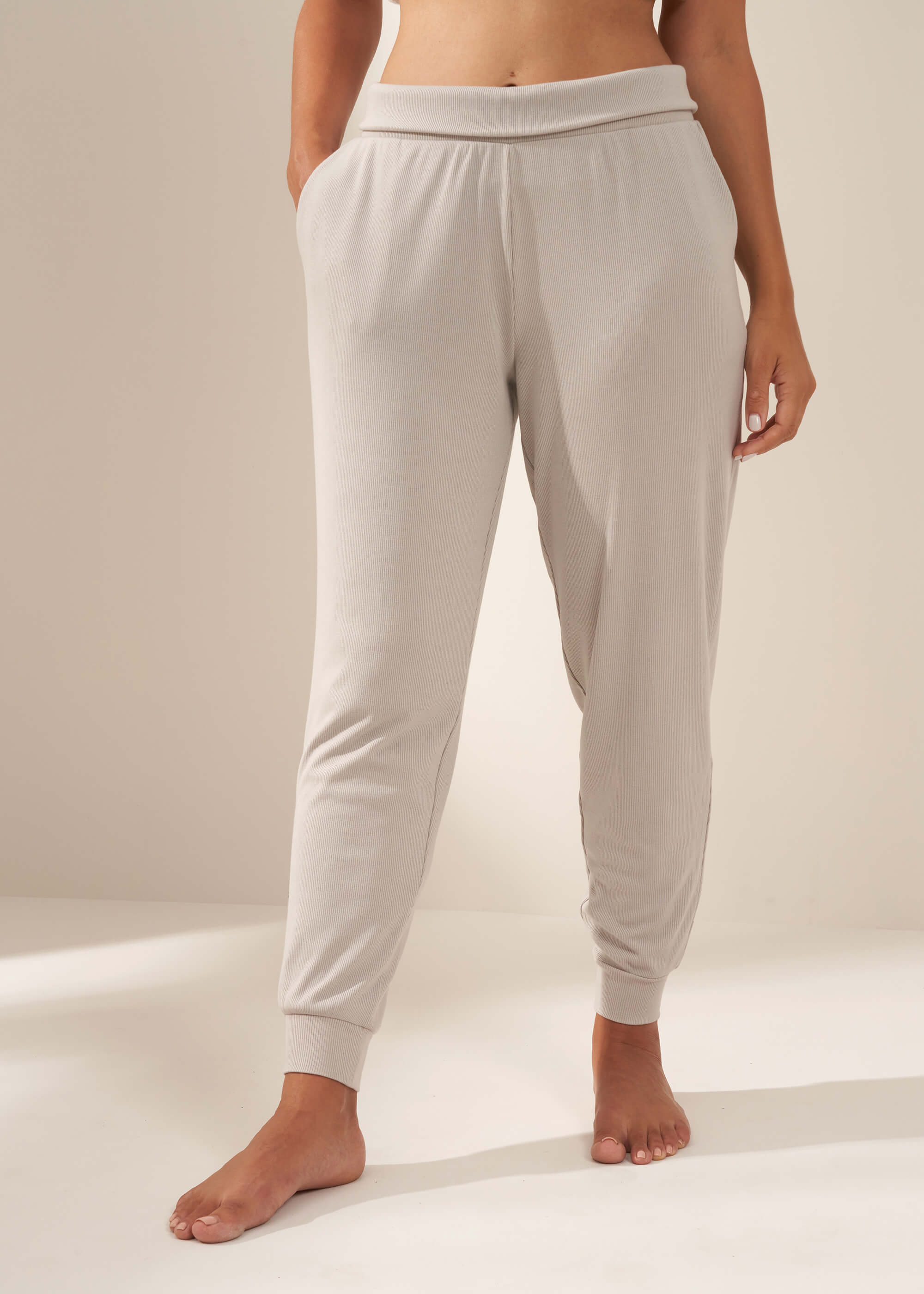 TRULY LIFESTYLE WOMENS RIBBED GREIGE JOGGERS ON MODEL