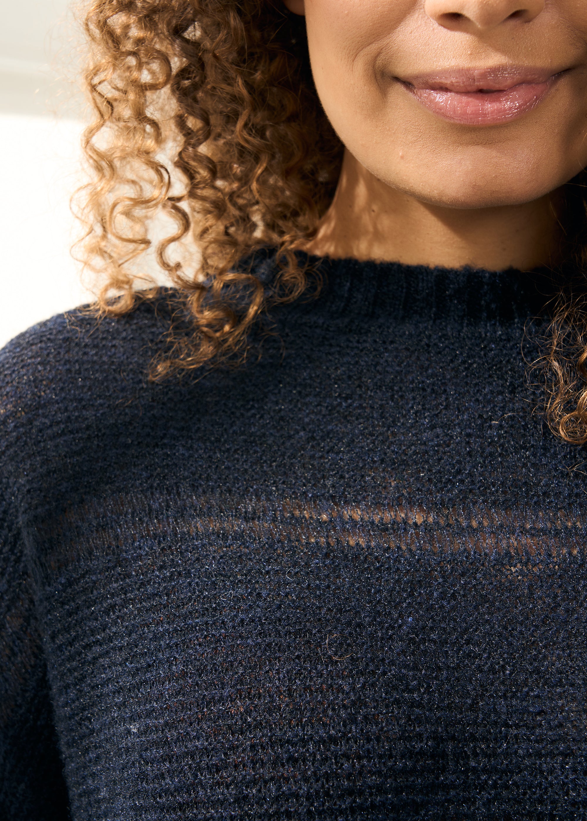 TRULY LIFESTYLE WOMENS NAVY OPEN KNIT JUMPER ON MODEL CLOSE UP