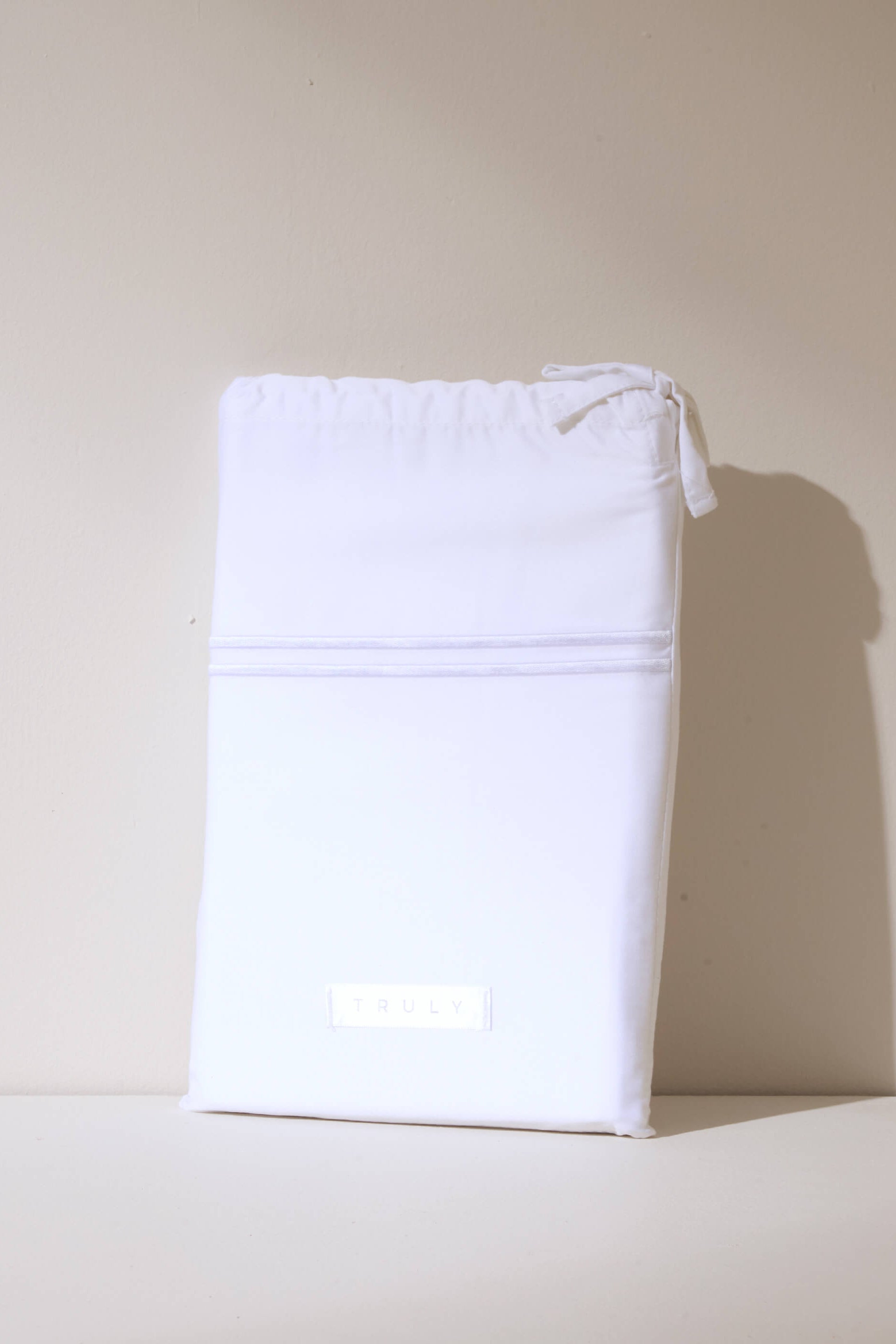 TRULY LIFESTYLE WHITE SATIN STITCH BAMBOO DUVET IN DUST BAG