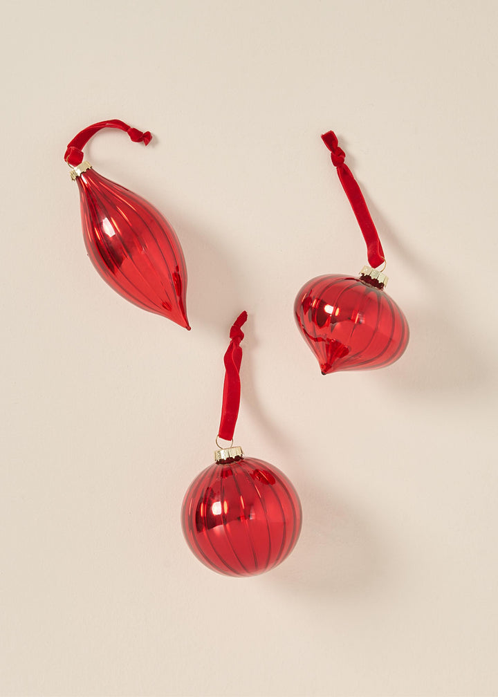 TRULY LIFESTYLE SET OF THREE RED GLASS CHRISTMAS BAUBLES WITH VELVET HANGING LOOPS