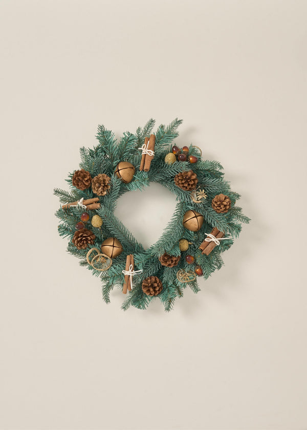 TRULY LIFESTYLE CHRISTMAS WREATH WITH DRIED CINNAMON, ACORNS, ORANGES AND BRONZE BELLS