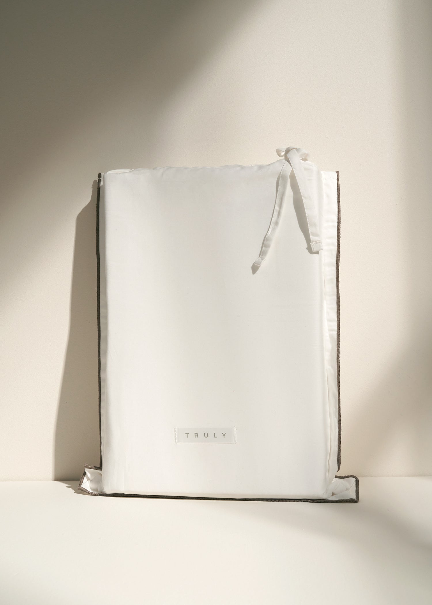 TRULY LIFESTYLE EMBROIDERED EDGE WHITE DUVET COVER IN BAG
