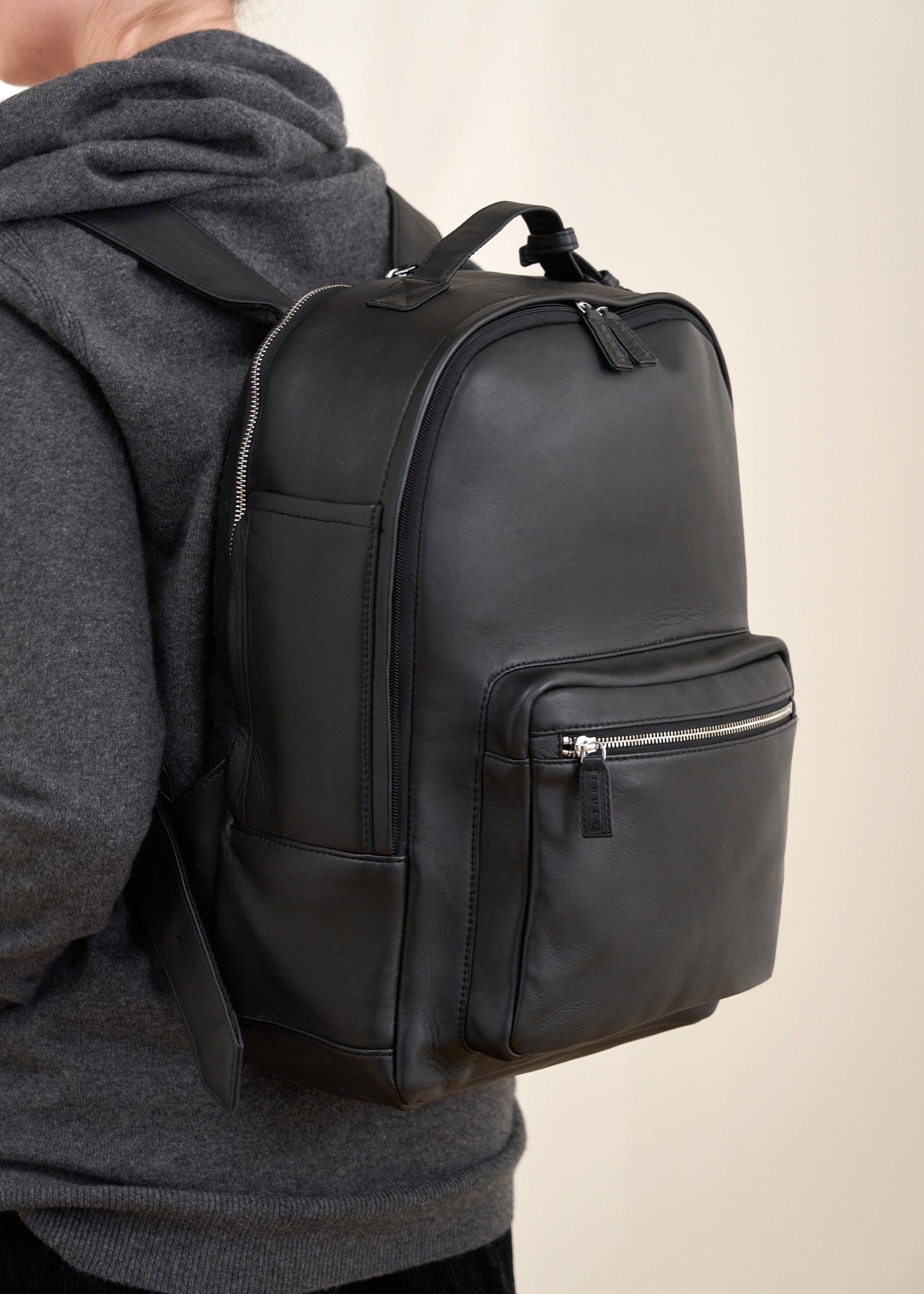 TRULY LIFESTYLE BLACK UNISEX LEATHER BACKPACK ON BACK