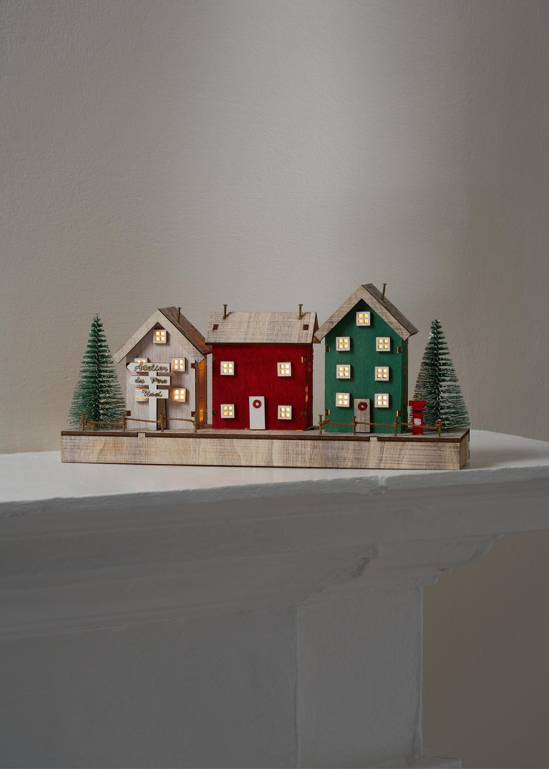 TRULY LIFESTYLE CHRISTMAS LIGHT UP HOUSES  LIT UP