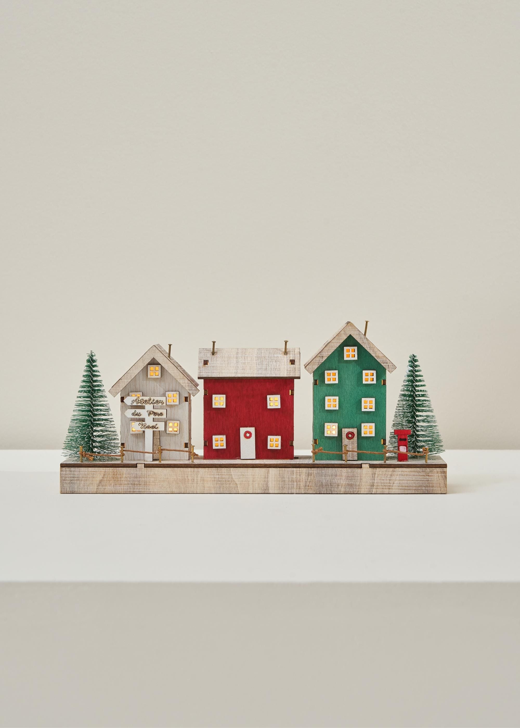 TRULY LIFESTYLE CHRISTMAS LIGHT UP HOUSES  LIT UP SCENE