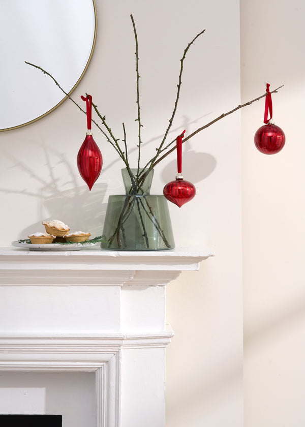 TRULY LIFESTYLE SET OF THREE RED GLASS CHRISTMAS BAUBLES