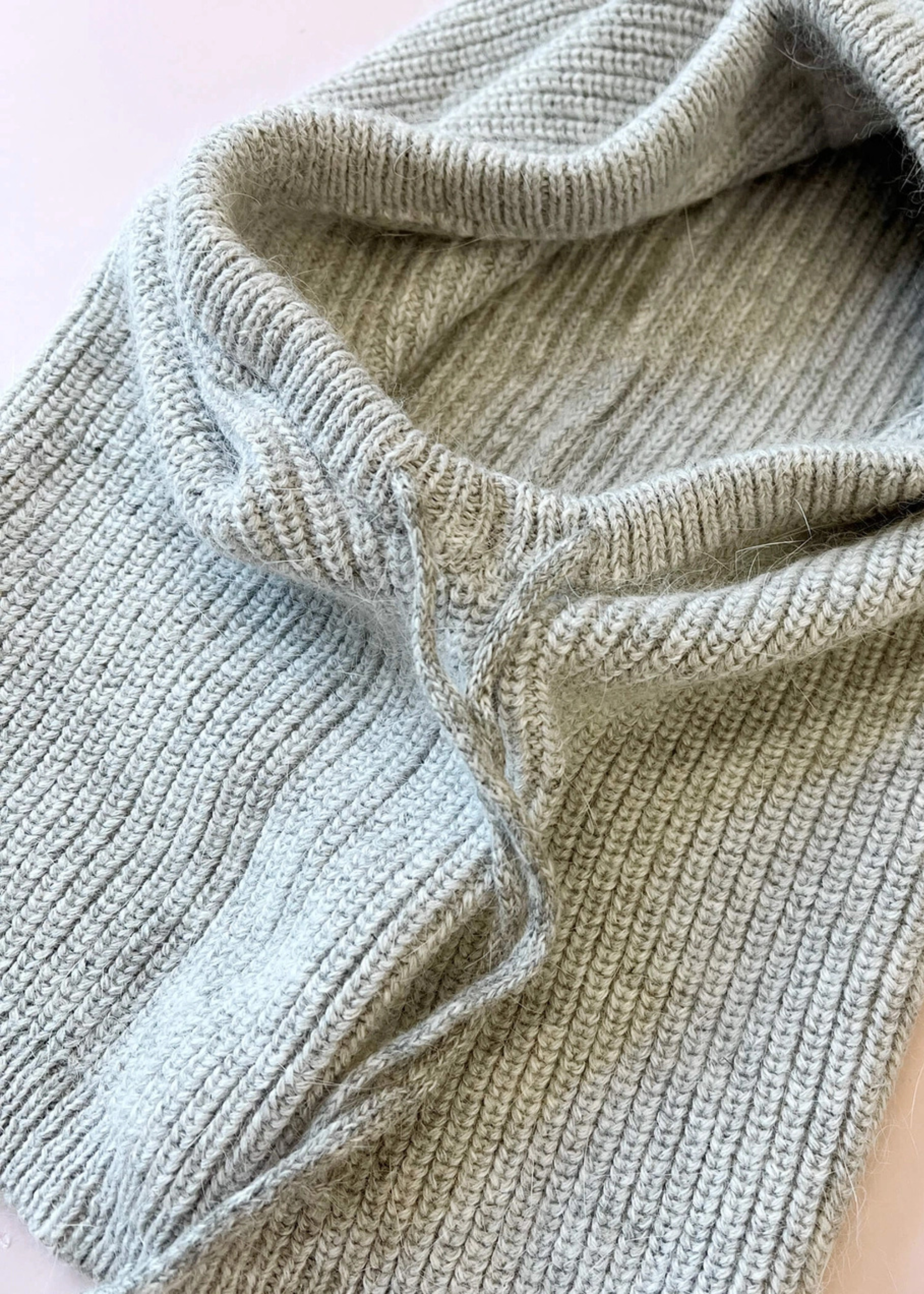 LIGHT GREY RIB KNIT ALPACA BLEND HOOD