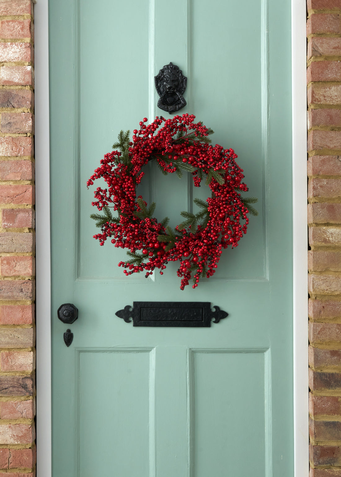 TRULY LIFESTYLE CHRISTMAS WREATH WITH RED BERRIES ON DOOR