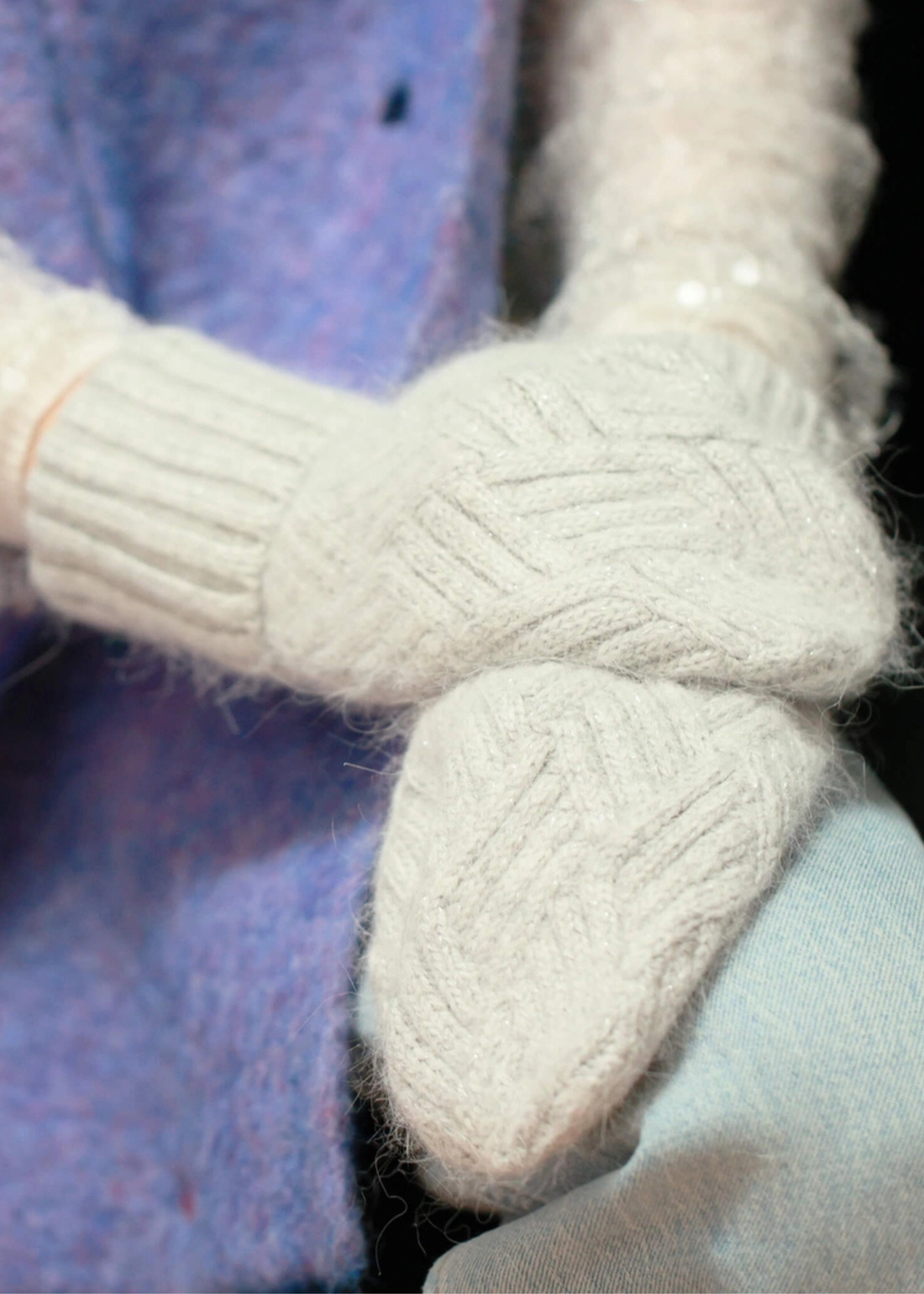 LIGHT GREY ZIGZAG STITCH MITTENS