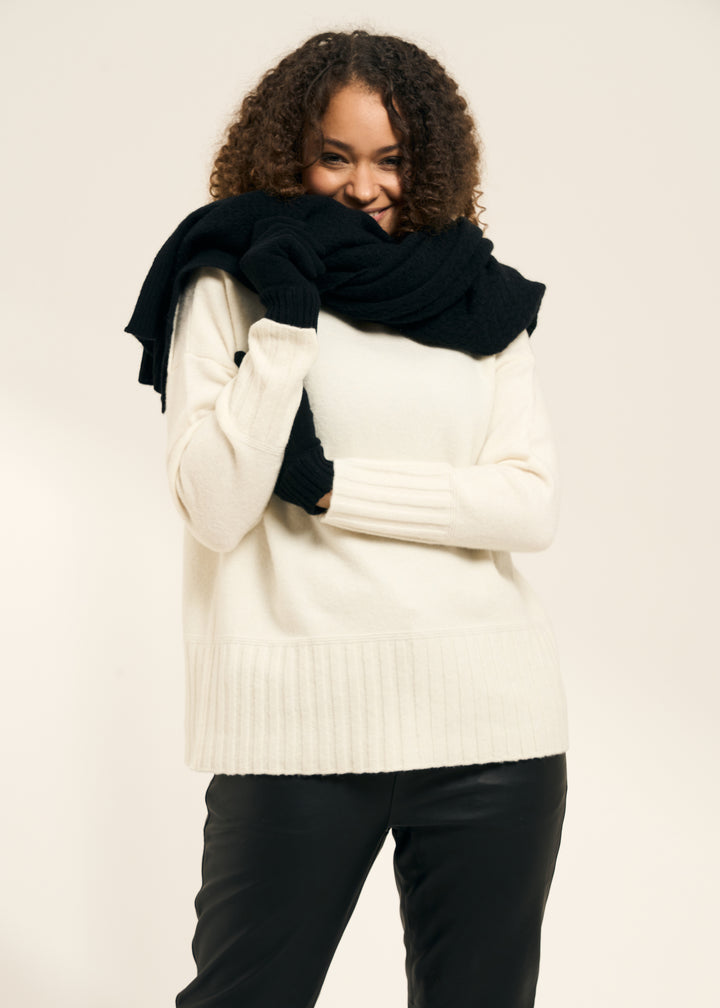 TRULY LIFESTYLE BLACK CASHMERE WRAP ON MODEL
