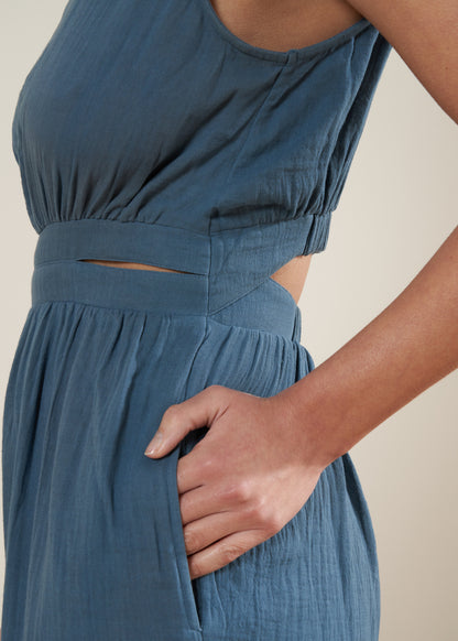 TRULY LIFESTYLE BLUE WOMENS COTTON CHEESECLOTH JUMPSUIT ON MODEL FROM THE SIDE