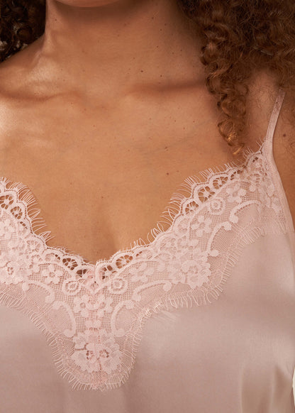 TRULY LIFESTYLE WOMENS BLUSH PINK SILK CAMISOLE AND TROUSER PYJAMA SET CLOSE UP OF LACE DETAILING