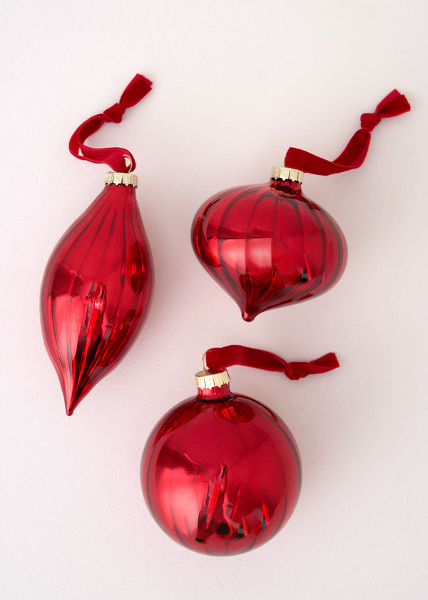 TRULY LIFESTYLE SET OF 3 GLASS RED BAUBLES WITH VELVET RIBBON