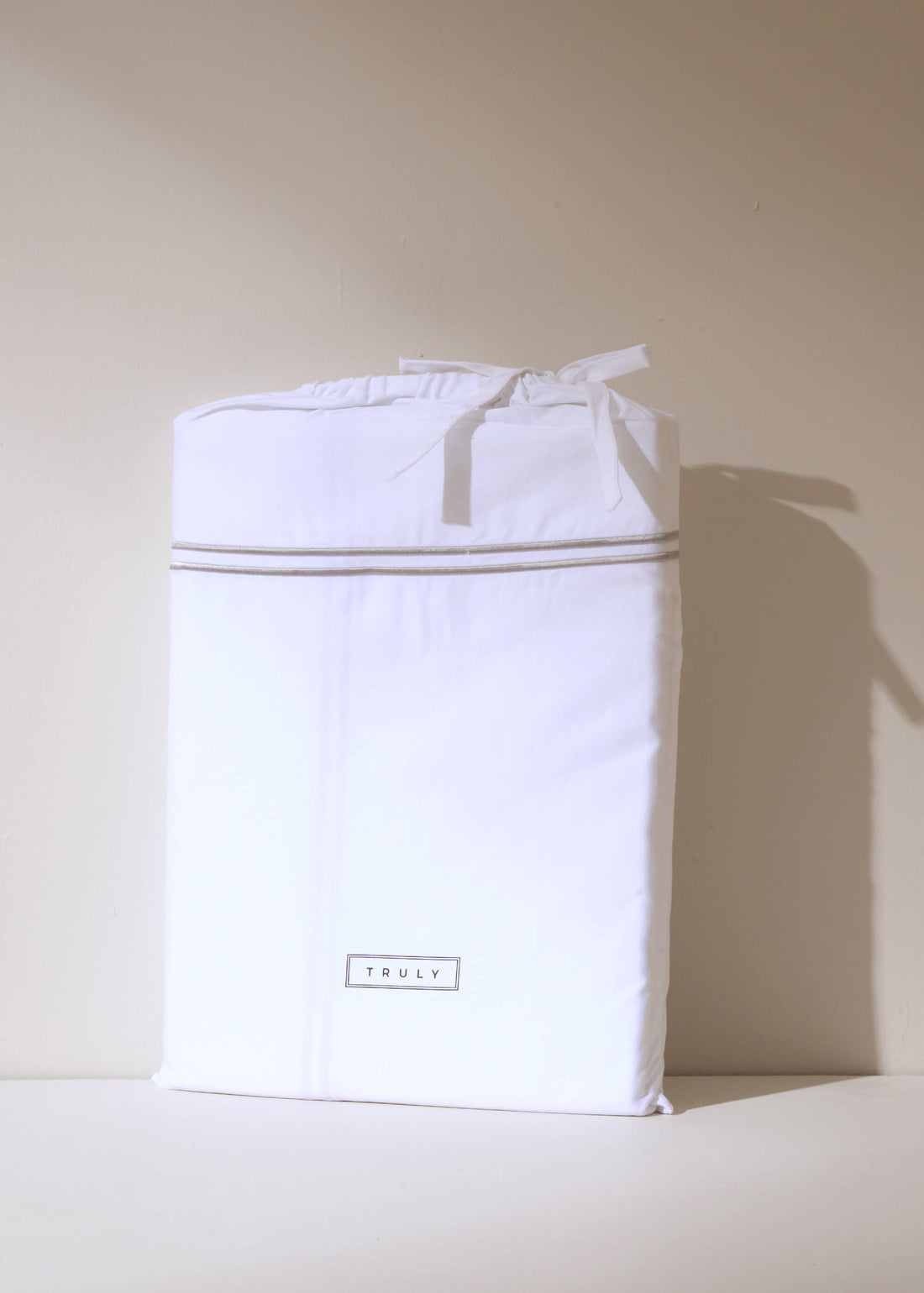 TRULY LIFESTYLE WHITE SATIN STITCH FLAT SHEET IN DUST BAG