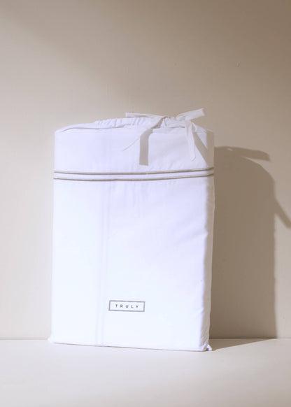 TRULY LIFESTYLE WHITE SATIN STITCH FLAT SHEET IN DUST BAG