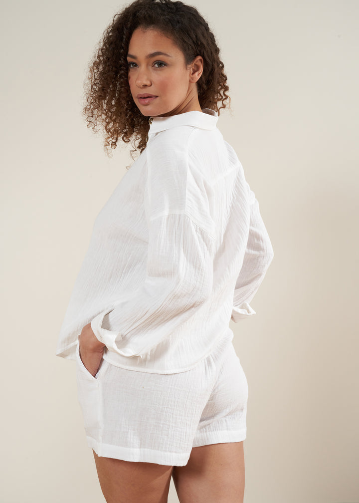 TRULY LIFESTYLE WOMENS WHITE COTTON CHEESECLOTH SHIRT AND SHORT SET ON MODEL FROM BEHIND