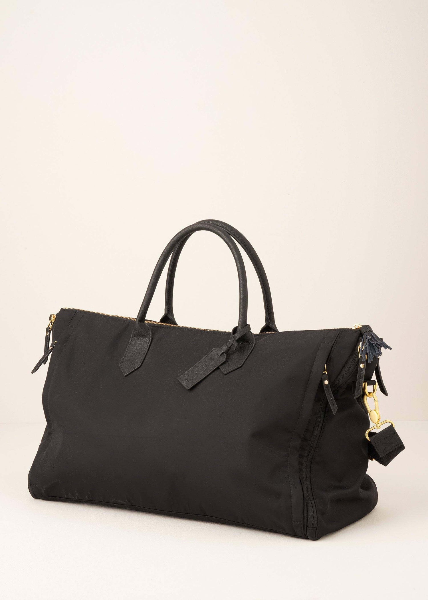 Medium Size Black Weekend Travel Bag | Truly Lifestyle